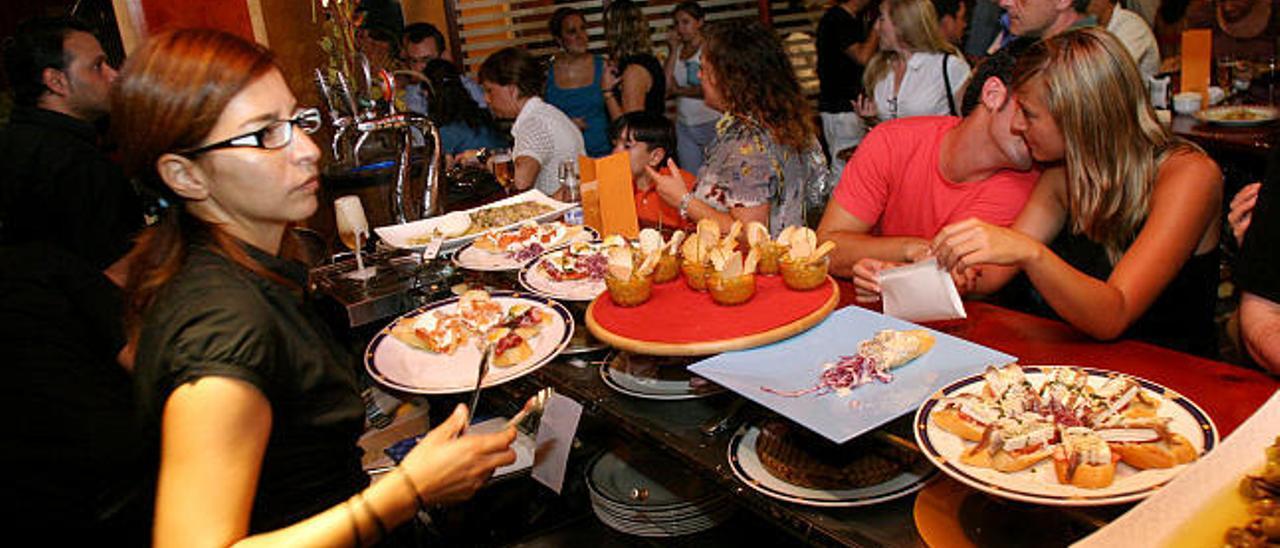 Aumenta el número de restaurantes y disminuyen los bares en el Archipiélago