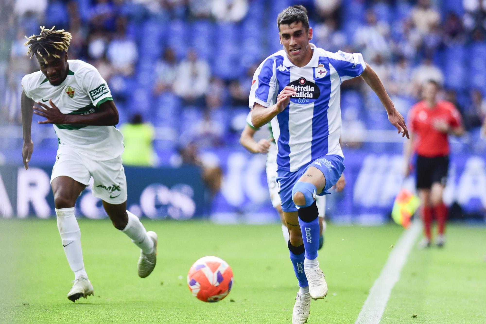 El Dépor cae goleado (0-4) por el Elche para cerrar la temporada 2025-25 en Riazor