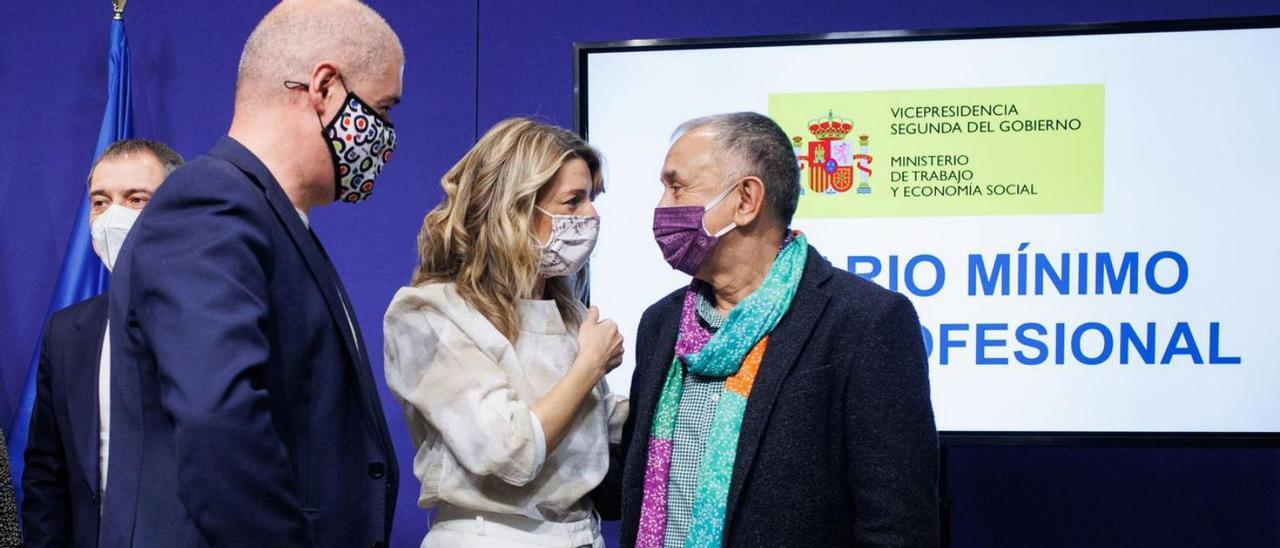 Unai Sordo, Yolanda Díaz y Pepe Álvarez, ayer en la sede del ministerio en Madrid.