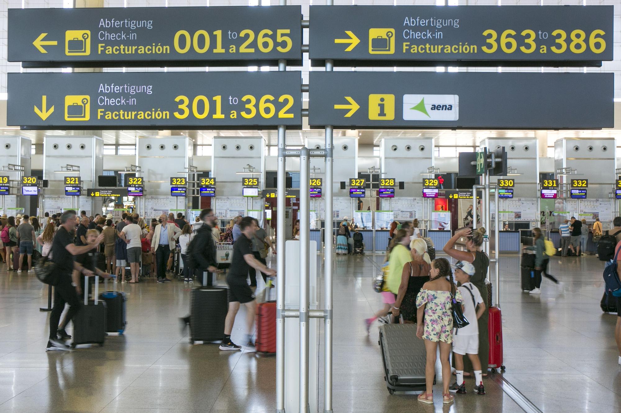 1 de julio en el aeropuerto de Málaga con huelga de tripulantes en Easyjet y Ryanair