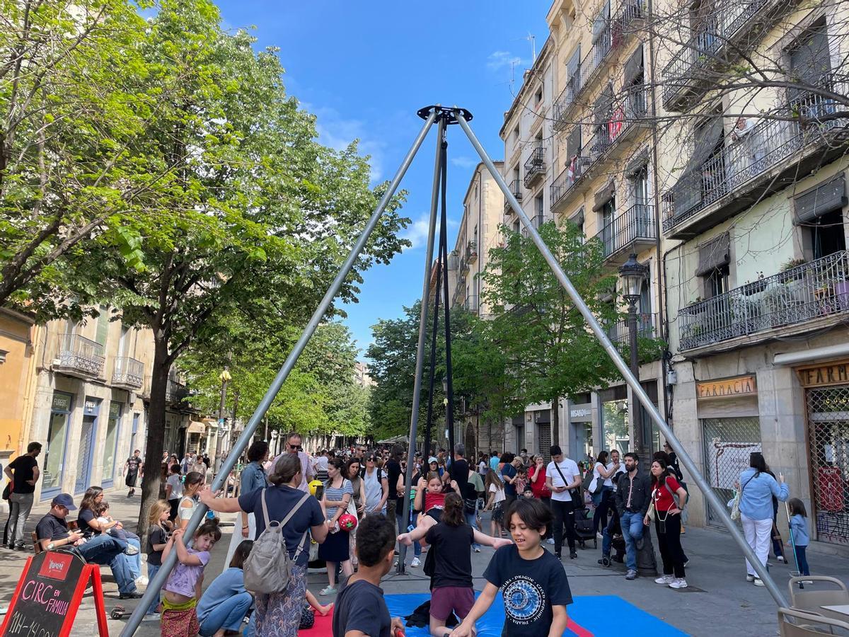 Diumenge de circ i música a la Rambla per les Festes de Primavera