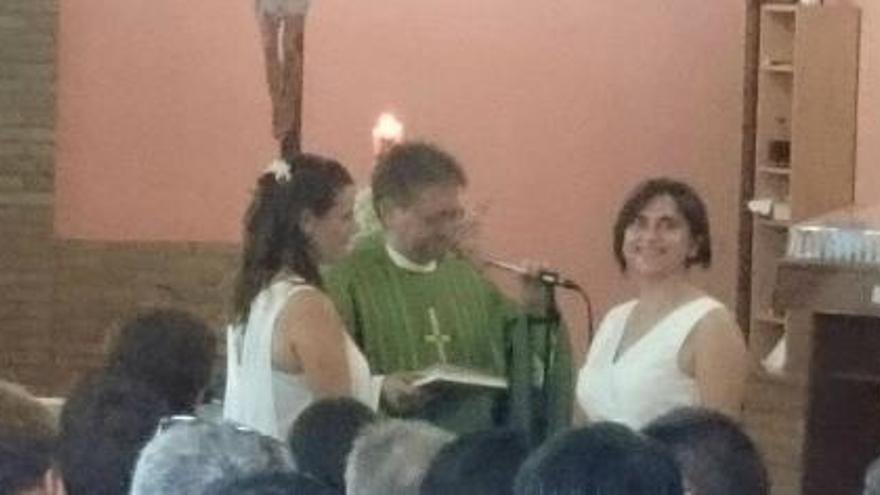 Momento de la celebración en el interior de la iglesia.