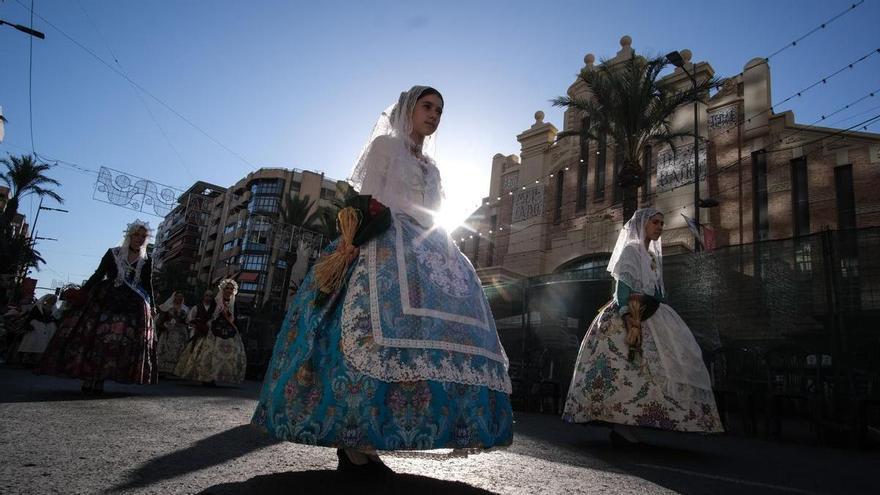 El Ayuntamiento de Alicante impulsa ayudas de hasta 5.000 euros para profesionales de la indumentaria festera y artesanos