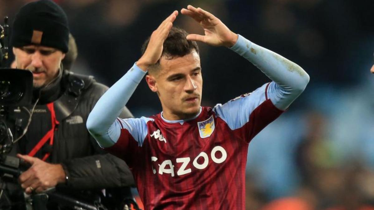 Philippe Coutinho le hace gestos a la afición del Aston Villa