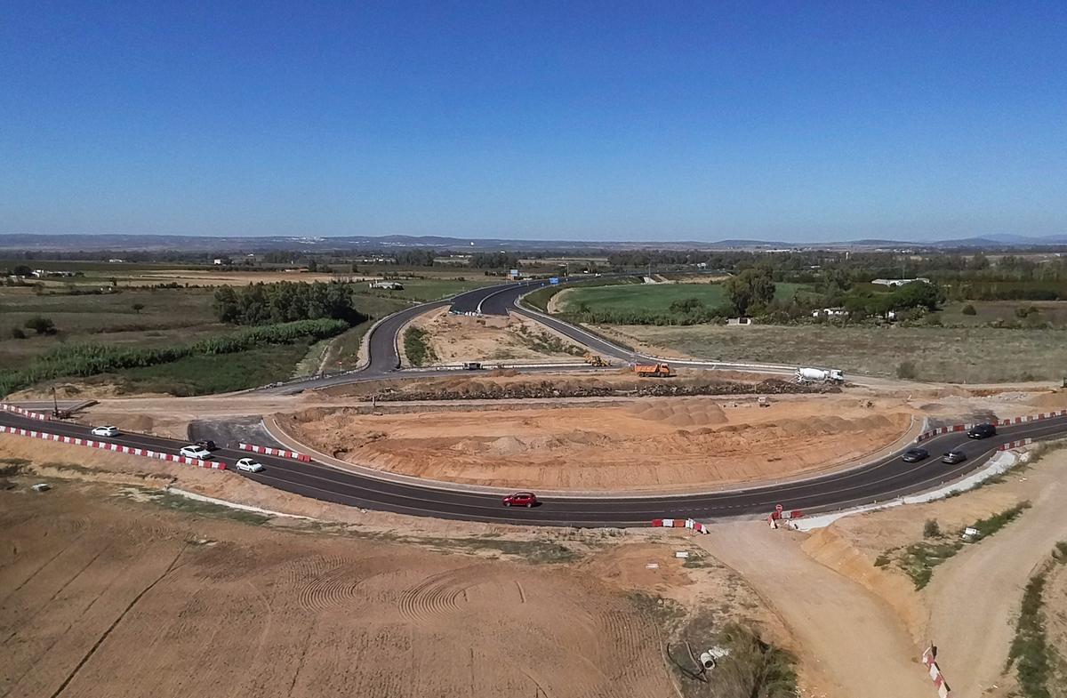 Vista aérea de la nueva glorieta de la carretera de Olivenza.