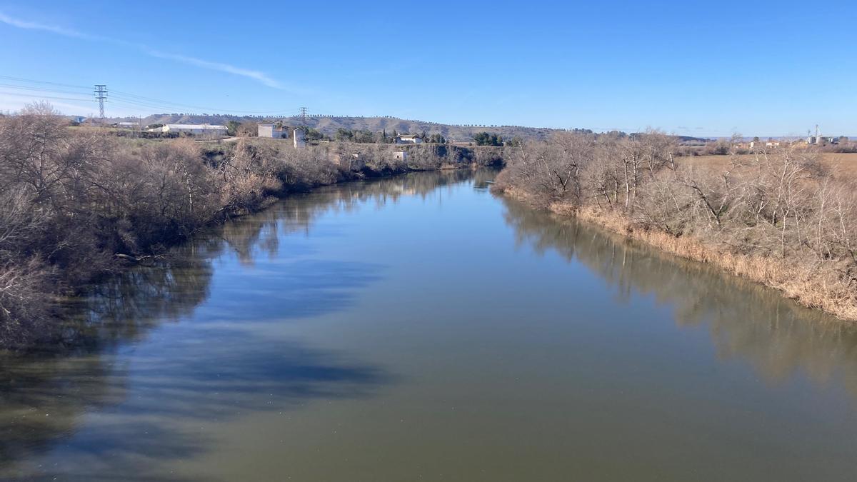 El contaminado caudal del río Jarama antes de mezclarse con las aguas de buena calidad del Tajo.