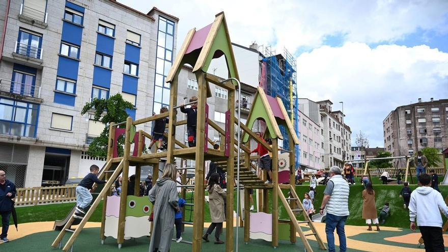 Inauguración del parque infantil de la plaza das Regas