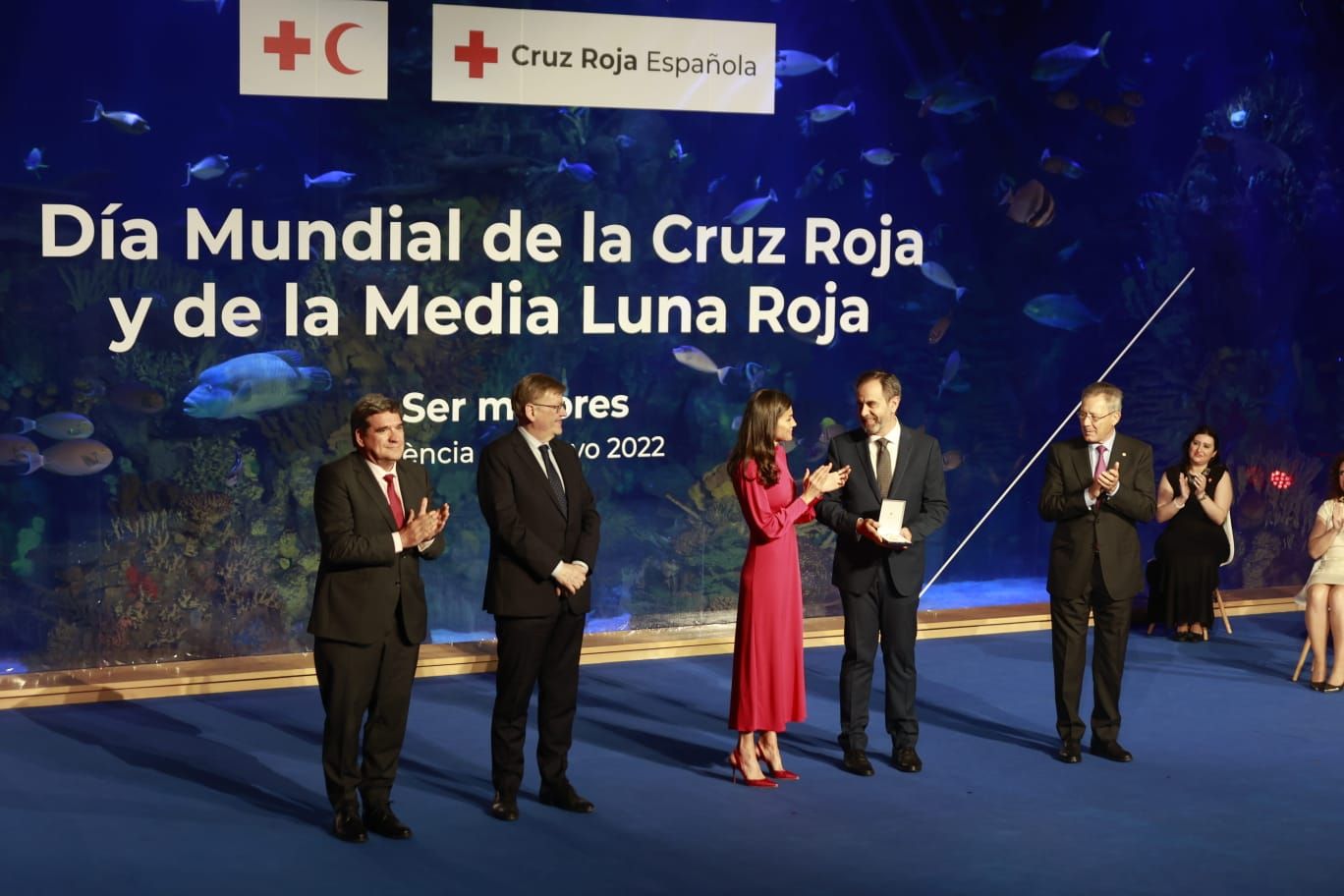 La reina Letizia preside en València la entrega de las condecoraciones de Cruz Roja