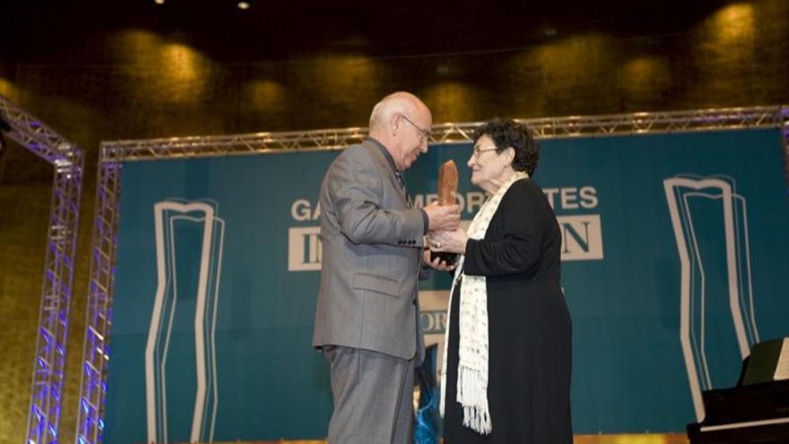 Francisca Aguirre recoge el galardón