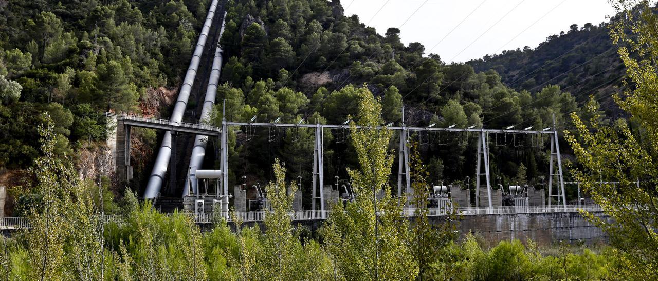 Embalse de Bolarque, puerta de salida del agua del Tajo que llega a la provincia