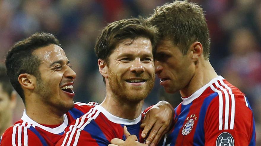 Xabi Alonso celebra un gol con el Bayern de Munich durante su etapa en la Bundesliga