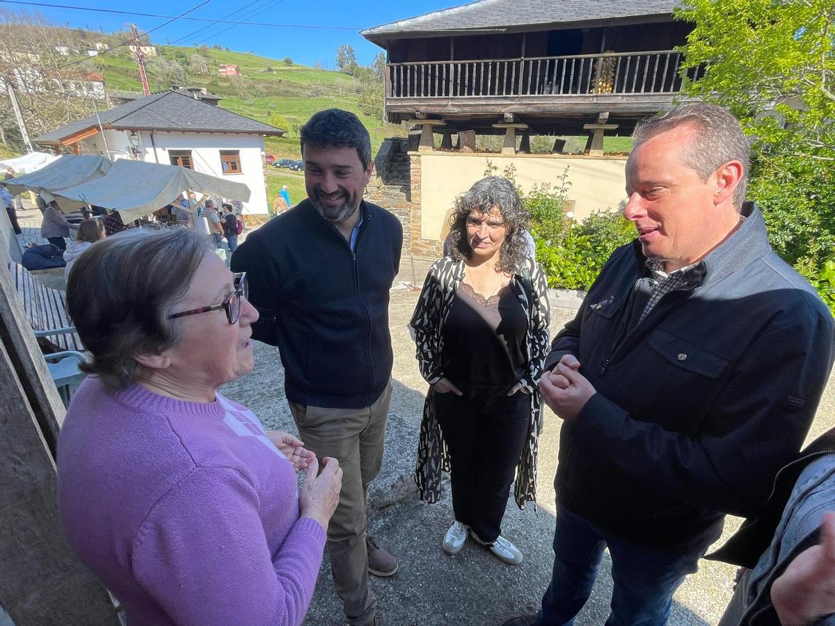 En imágenes: El Valle de Paredes celebra su feria de oficios y costumbres con un día veraniego