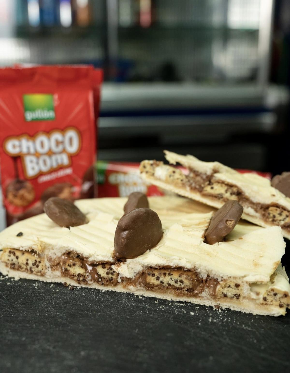 La famosa bocatería de Málaga que ha creado el primer campero dulce con las galletas más queridas por los universitarios, las Choco Bom