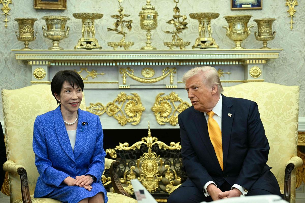 El presidente de Estados Unidos, Donald Trump, se reúne con la primera ministra de Japón, Sanae Takaichi, en el Despacho Oval de la Casa Blanca, en Washington, el 19 de marzo de 2026
