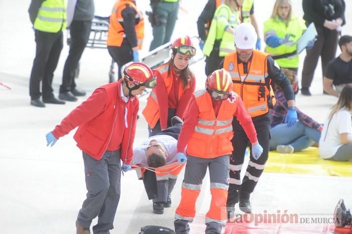 Simulan un accidente aéreo en aeropuerto