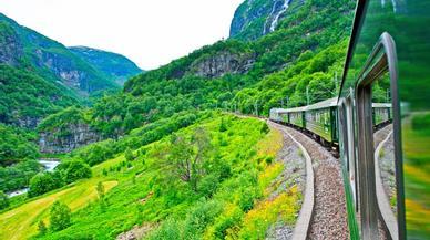 En tren por los fiordos noruegos: el recorrido en tren más bonito del mundo