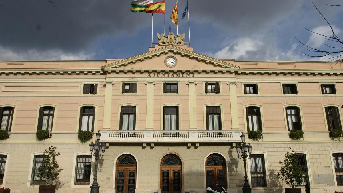 La fachada del Ayuntamiento de Sabadell, en una foto de archivo.