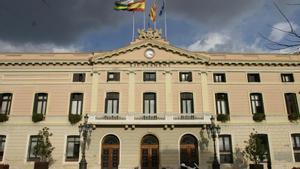 La fachada del Ayuntamiento de Sabadell, en una foto de archivo.