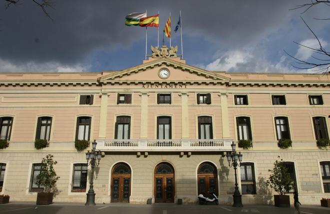 La fachada del Ayuntamiento de Sabadell, en una foto de archivo.
