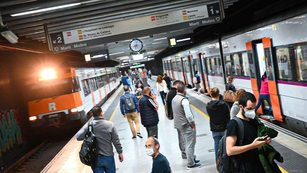 Uns grafiters obliguen a tallar l’electricitat d’un tram ferroviari a Calella