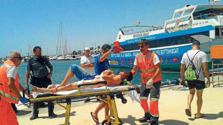 Un joven resulta herido de gravedad por la hélice de su embarcación en Santa Pola