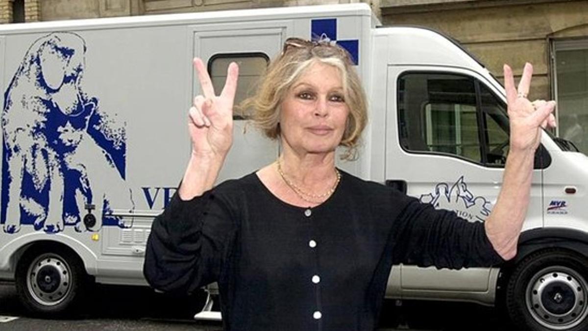 Brigitte Bardot, en una imagen del 2002, ejerciendo de activista por los derechos de los animanles en París.