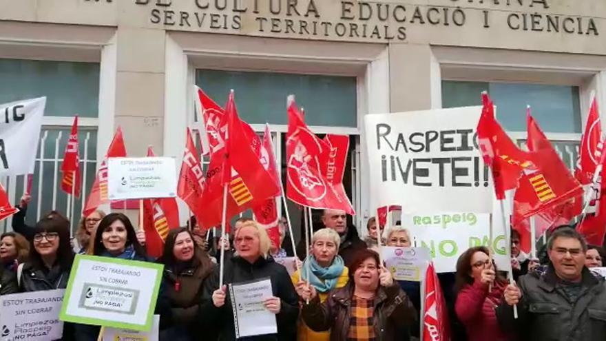 Protesta de las limpiadoras por impagos