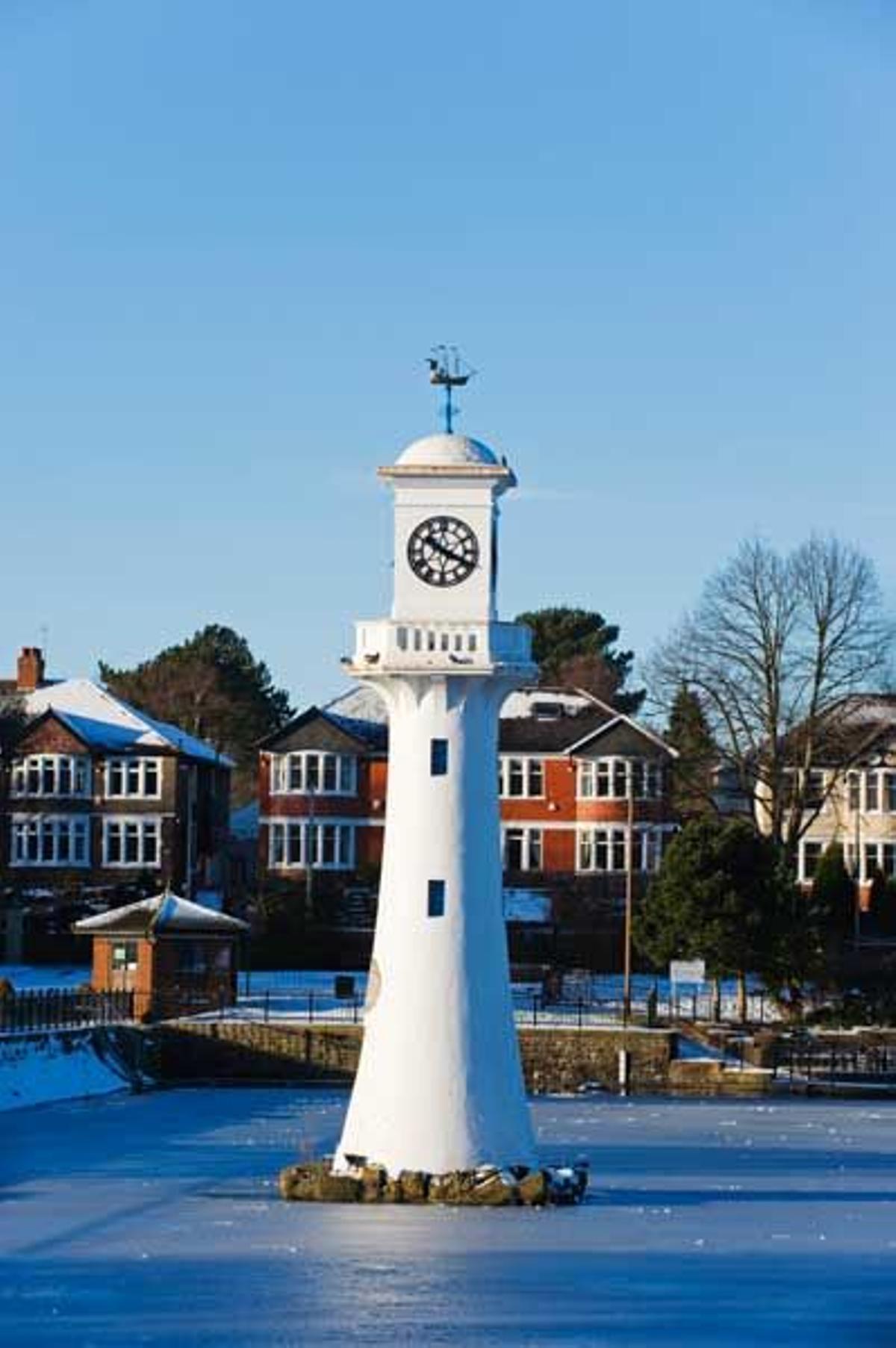 Monumento dedicado al Capitán Scott en forma de faro en Roath Park