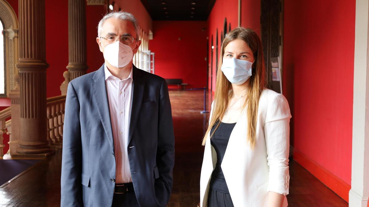 El vicerrector de Política Académica, José Ángel Castellanos, y la directora de Secretariado de Posgrado y Doctorado, María Zúñiga, esta mañana.