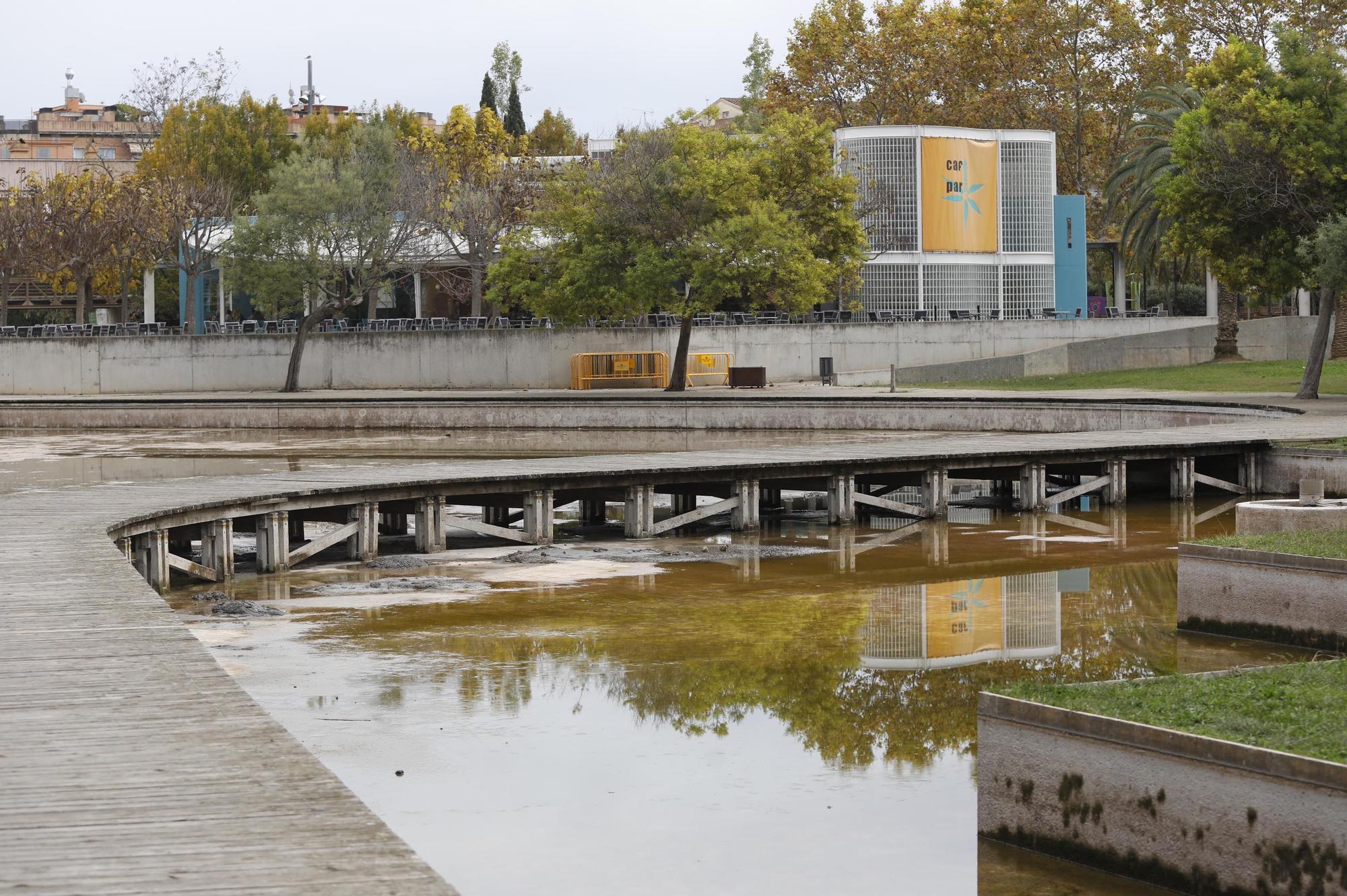 L’estany del parc del Migdia ja està buit