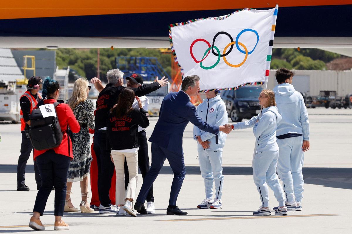 La bandera olímpica ya está en Los Ángeles, sede de los Juegos en 2028