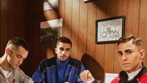 Fermín, Ferran Torres y Marc Casadó en la campaña Comerse al rival