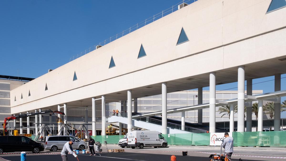 Las obras del aeropuerto debieron terminarse hace un año