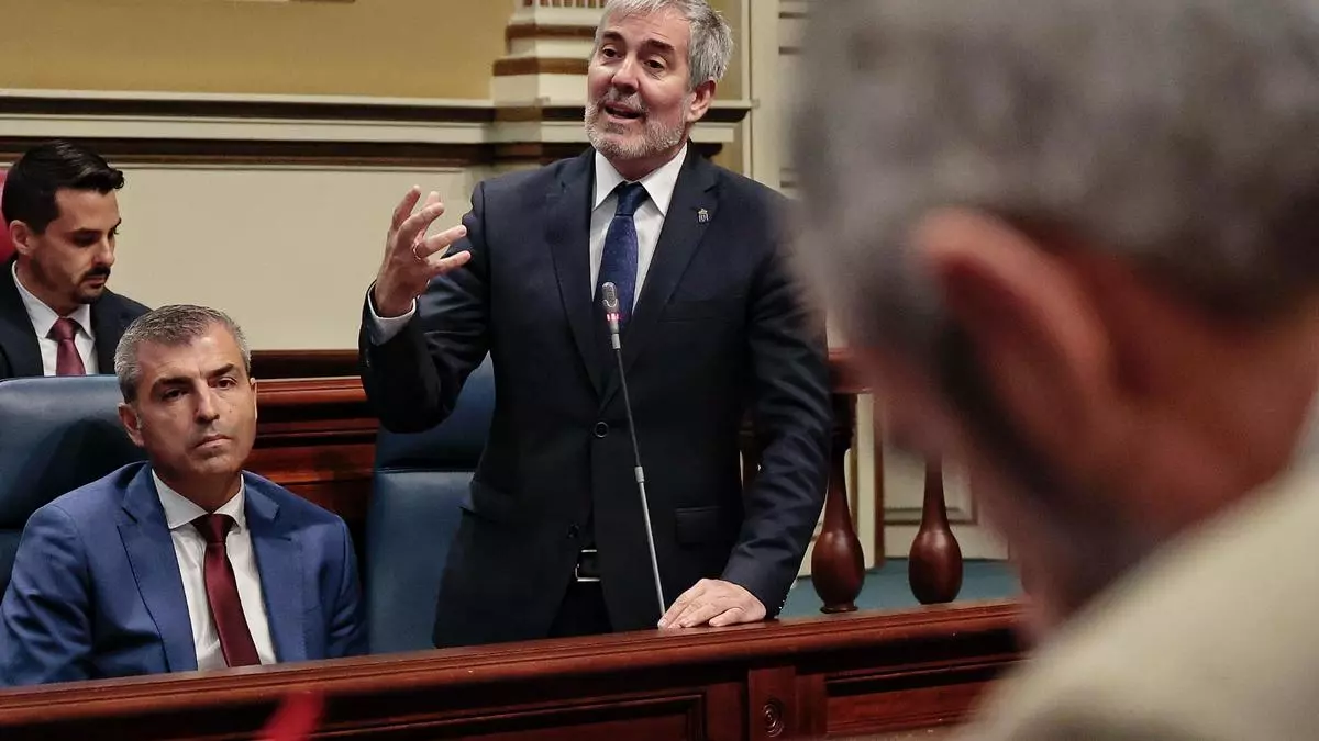 Clavijo evidencia su malestar con el PP y Feijóo aunque aún salva a su vicepresidente Domínguez