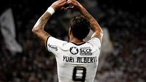 Yuri Alberto celebra un gol con el Corinthians.