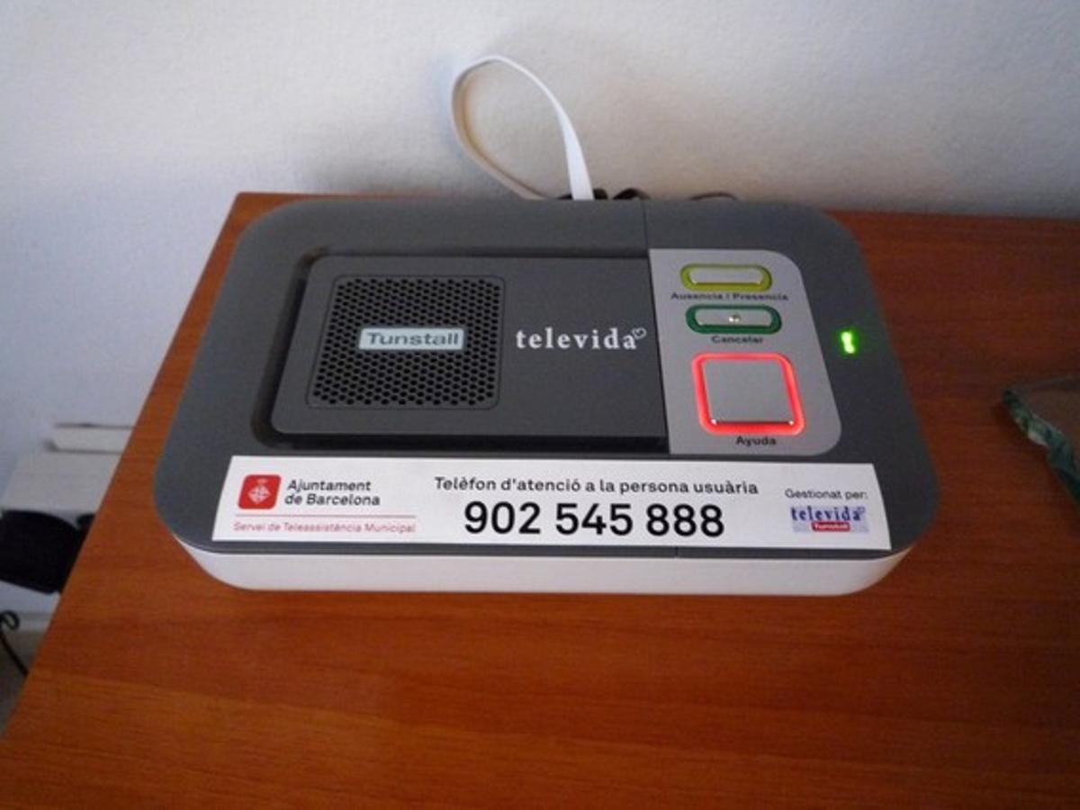Cada dia es reben al voltant de 1.800 ltrucades de persones usuàries del servei municipal de teleassistència. Cada dia es reben al voltant de 1.800 ltrucades de persones usuàries del servei municipal de teleassistència.
