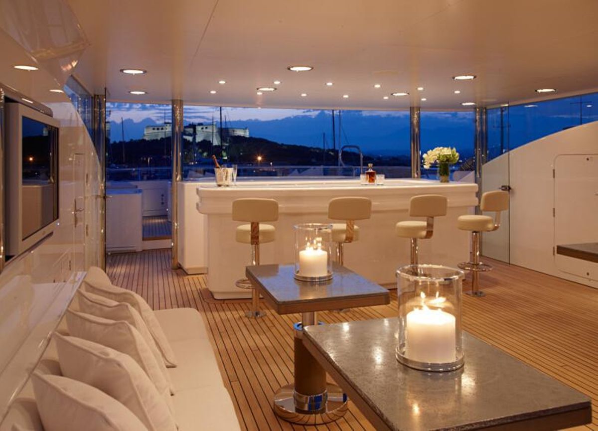 Interior de 'Hurricane Run', con Ibiza de fondo
