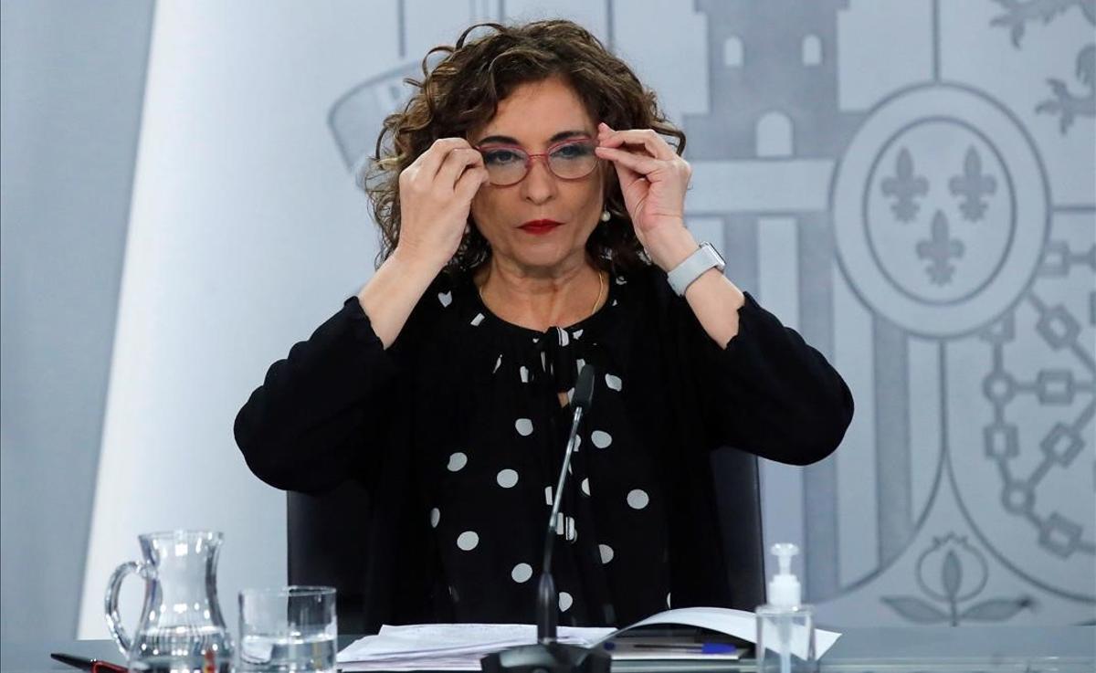 MADRID 20 04 2021 - La ministra de Hacienda y portavoz del Gobierno Maria Jesus Montero durante la rueda de prensa posterior a la reunion del Consejo de Ministros este martes en el palacio de La Moncloa EFE Juan Carlos Hidalgo MADRID 20 04 2021 - La ministra de Hacienda y portavoz del Gobierno Maria Jesus Montero durante la rueda de prensa posterior a la reunion del Consejo de Ministros este martes en el palacio de La Moncloa EFE Juan Carlos Hidalgo