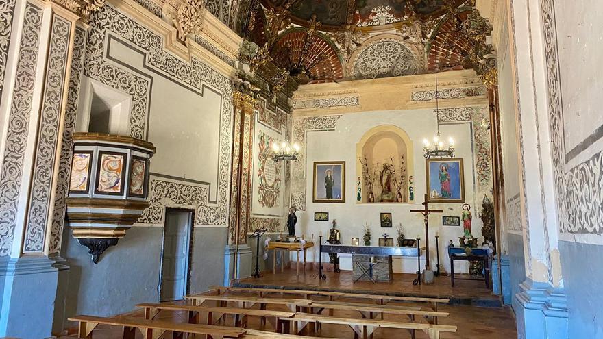 Interior de la ermita de Santa Lucía de Alcalà de Xivert, que no podrá acoger la misa este domingo.