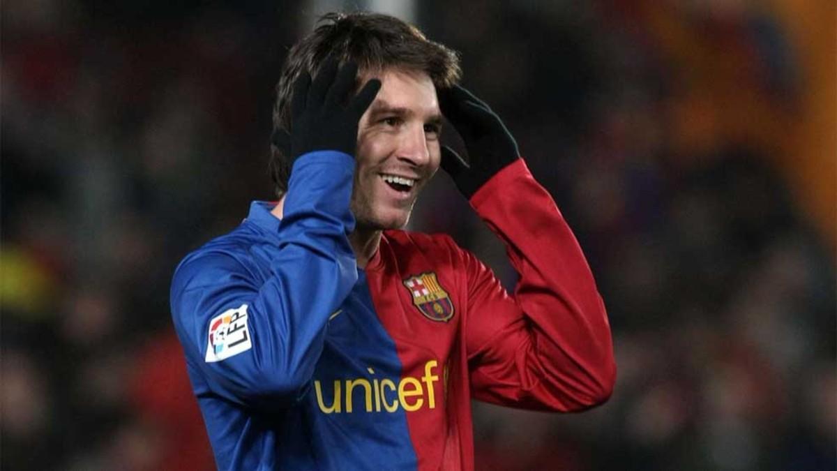 Messi, después de marcar el 1-0 ante el Depor en 2009 que abría el camino hacia el punto 50 en la primera vuelta de la Liga