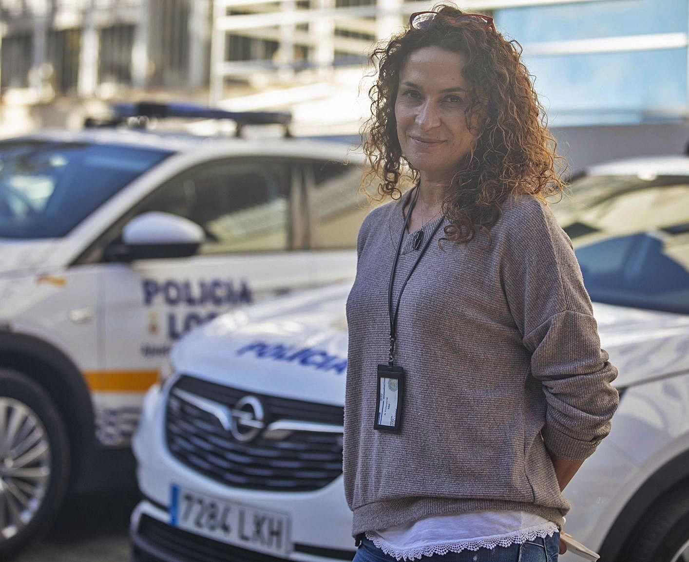 La oficial de la Policía Local de Palma Catalina Sastre, en el cuartel de Sant Ferran.