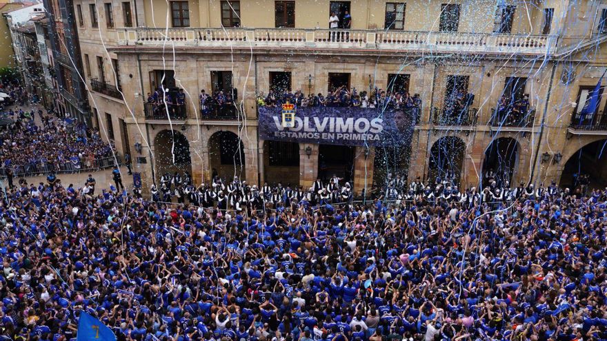 Oviedo celebra por todo lo alto el ascenso a Primera | PACO PAREDES