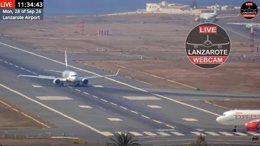 Investigan un incidente en el aeropuerto de Lanzarote entre un avión que aterrizaba y otro que iba a despegar
