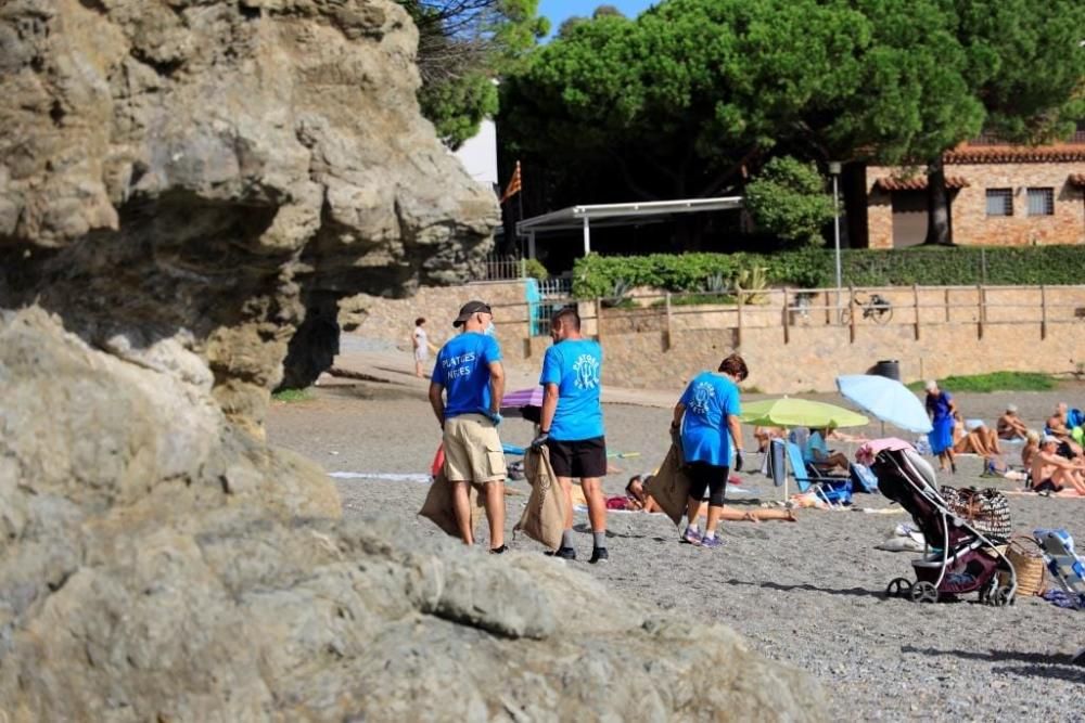 Platges Netes recull 26 quilos de brossa a Llançà