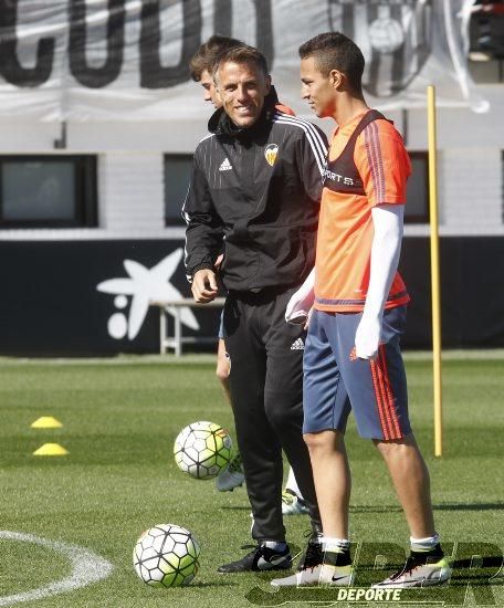 El Valencia CF entrena ante su afición