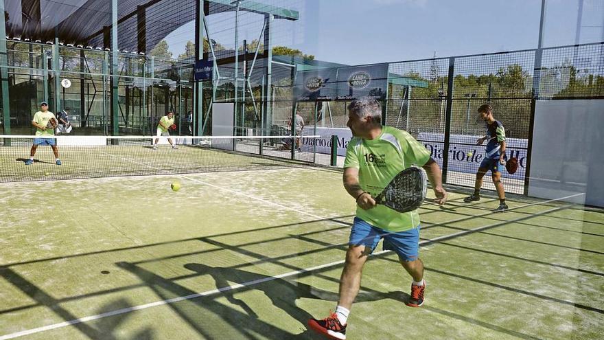 Imagen de uno de los partidos disputados ya dentro del programa del 16 Torneo de Pádel Diario de Mallorca.