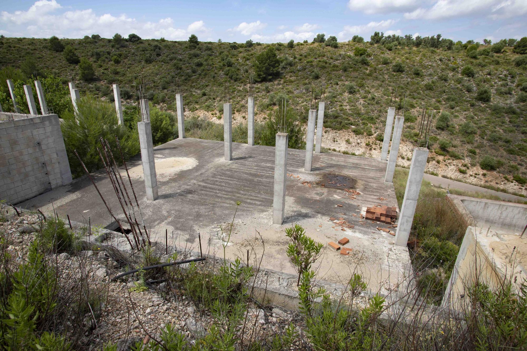 Urbanización la Besana paralizada desde 2008, en l’Énova.