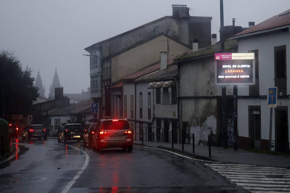La intensa borrasca Kirk deja decenas de incidencias a su paso por Santiago