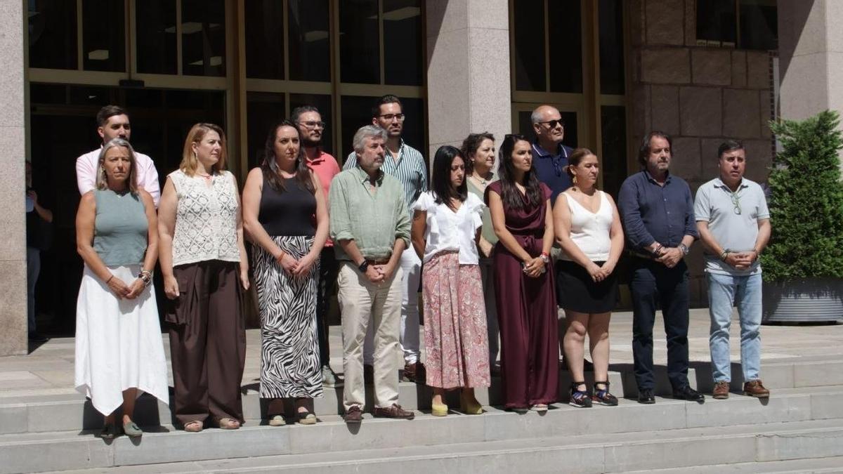 Minuto de silencio en el Ayuntamiento de Córdoba.