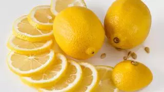 Limón en los grifos: el truco para dejarlos como nuevos sin productos de limpieza